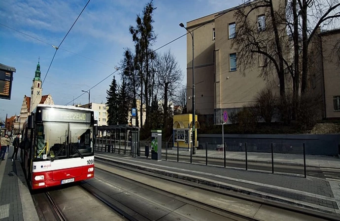 {Olsztyńskie MPK kupiło używane autobusy z Niemiec. Zastąpią najbardziej wysłużone olsztyńskie pojazdy.}